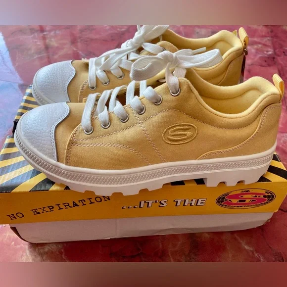 Skechers Roadies Low-Top Sneakers Yellow - Picture 11 of 15